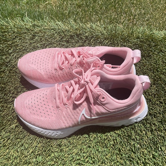 Women’s Nike React Infinity Run Flyknit 2 Running Shoe 8.5 - Picture 2 of 7